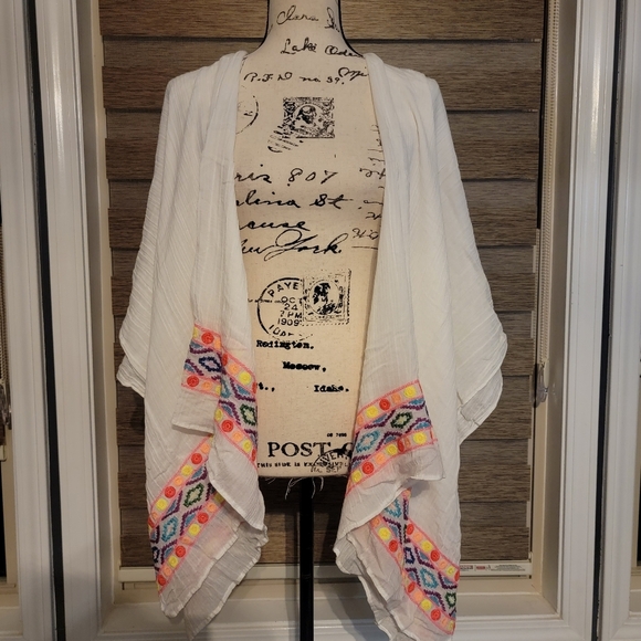 Embroidered Sarond Beach Wrap - Picture 3 of 6